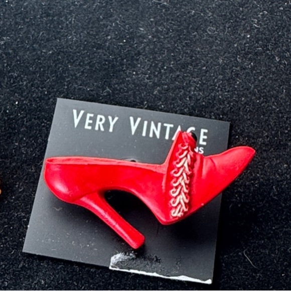 Jewelry - Very Vintage Red High Heel Brooch